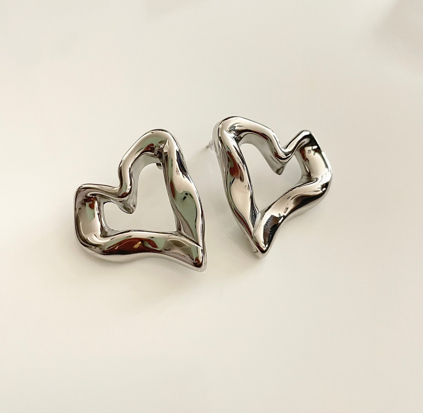 AMORA EARRING