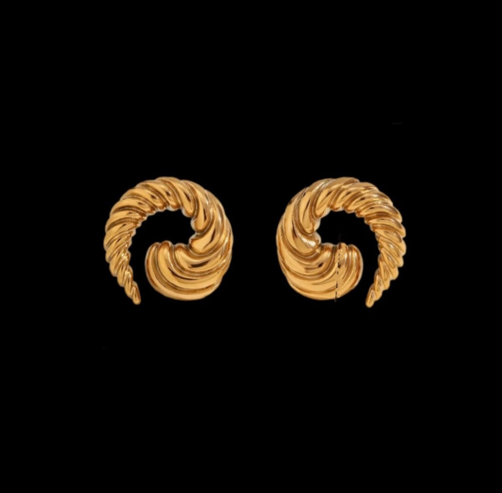 CROISSANT EARRING