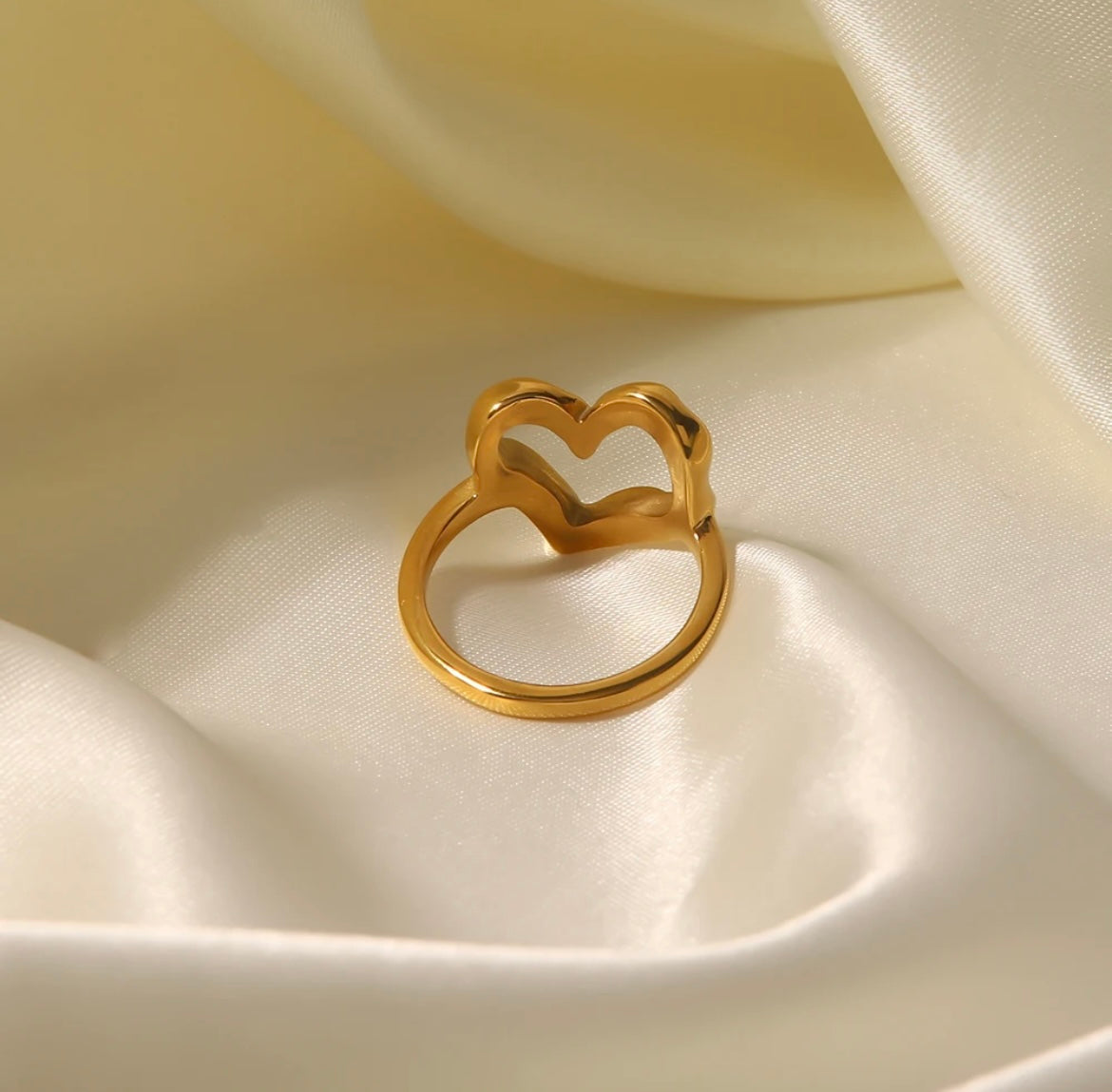 AMORA RING