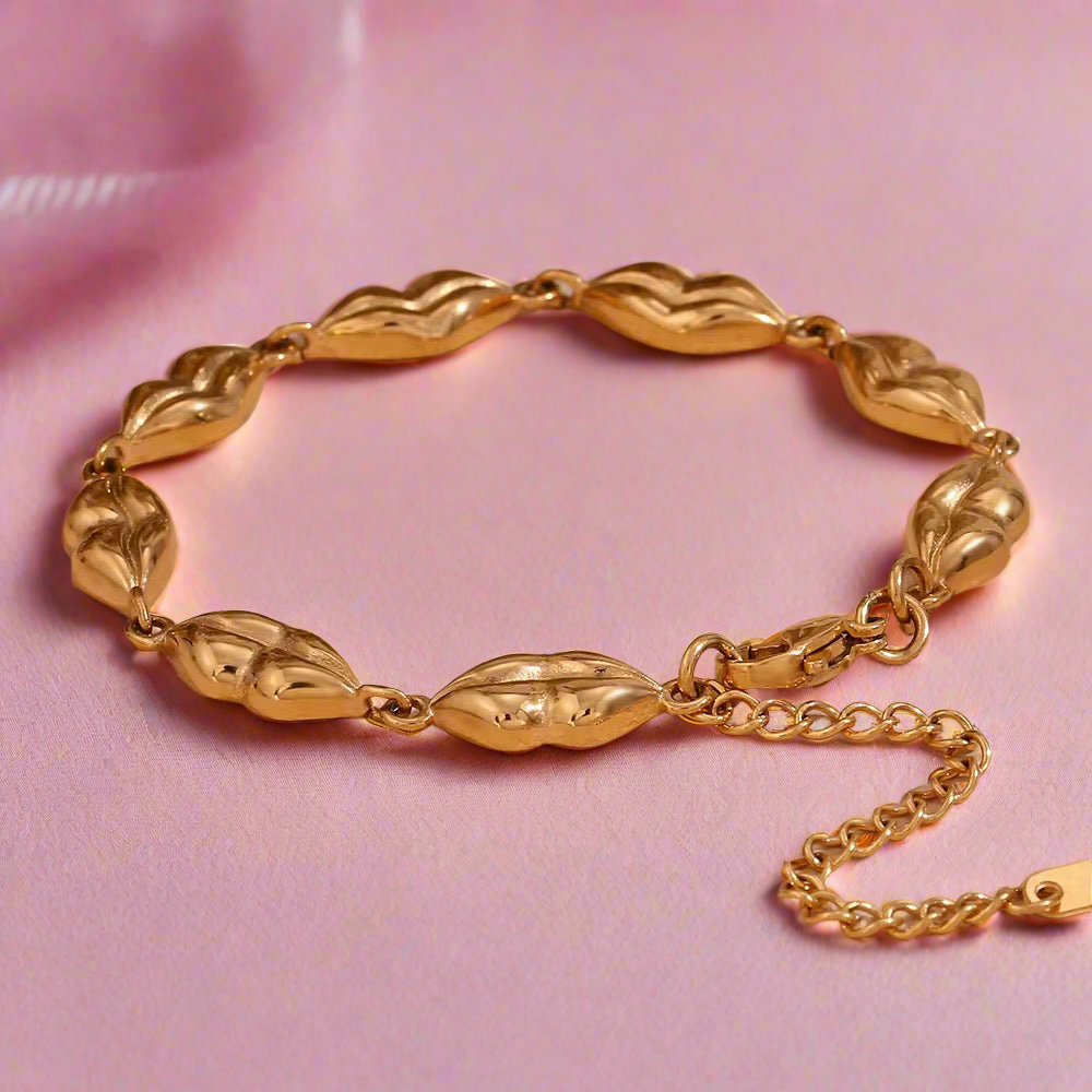 SMOOCHES BRACELET