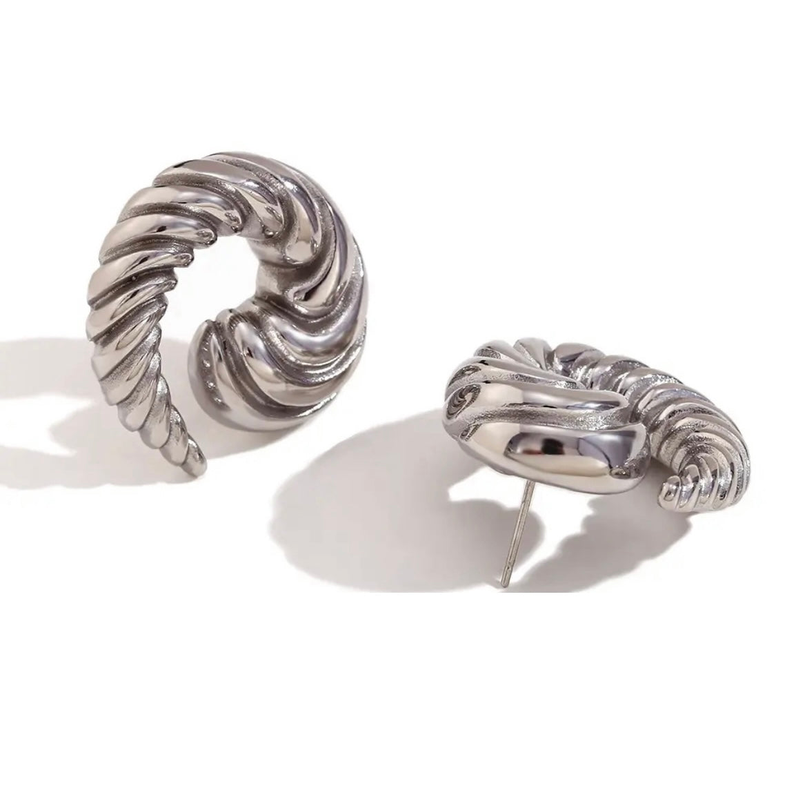 CROISSANT EARRING