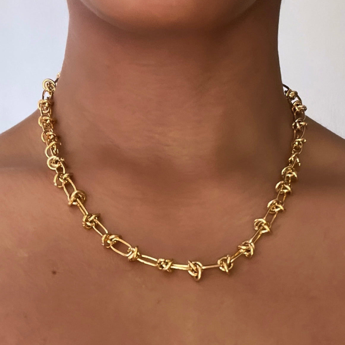 KNOTTED UP NECKLACE