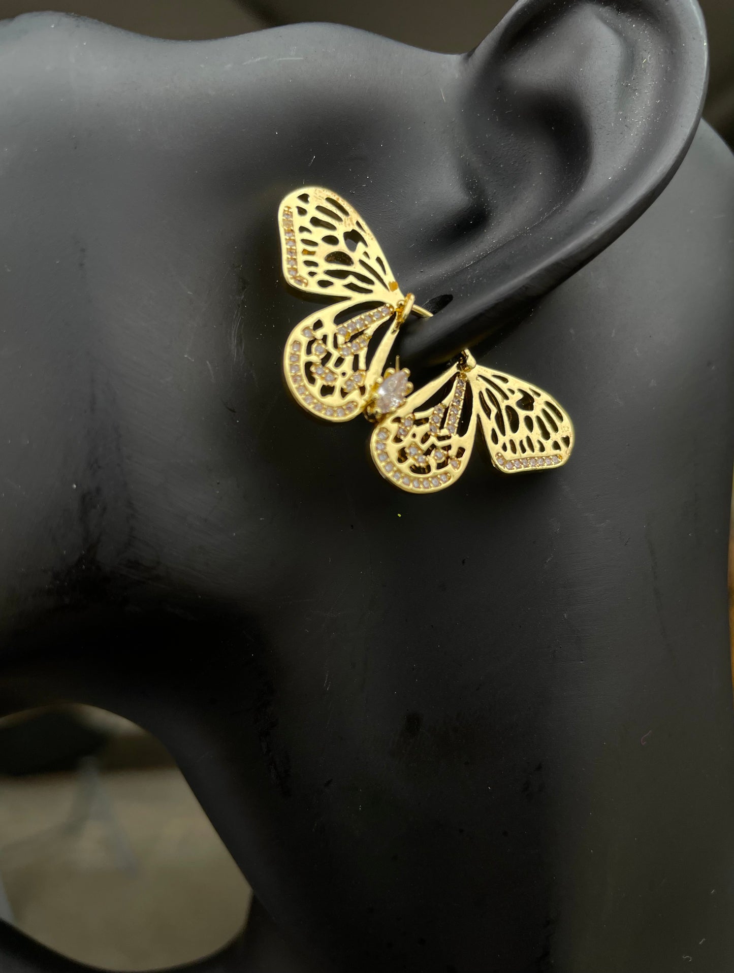 BUTTERFLY EARRING