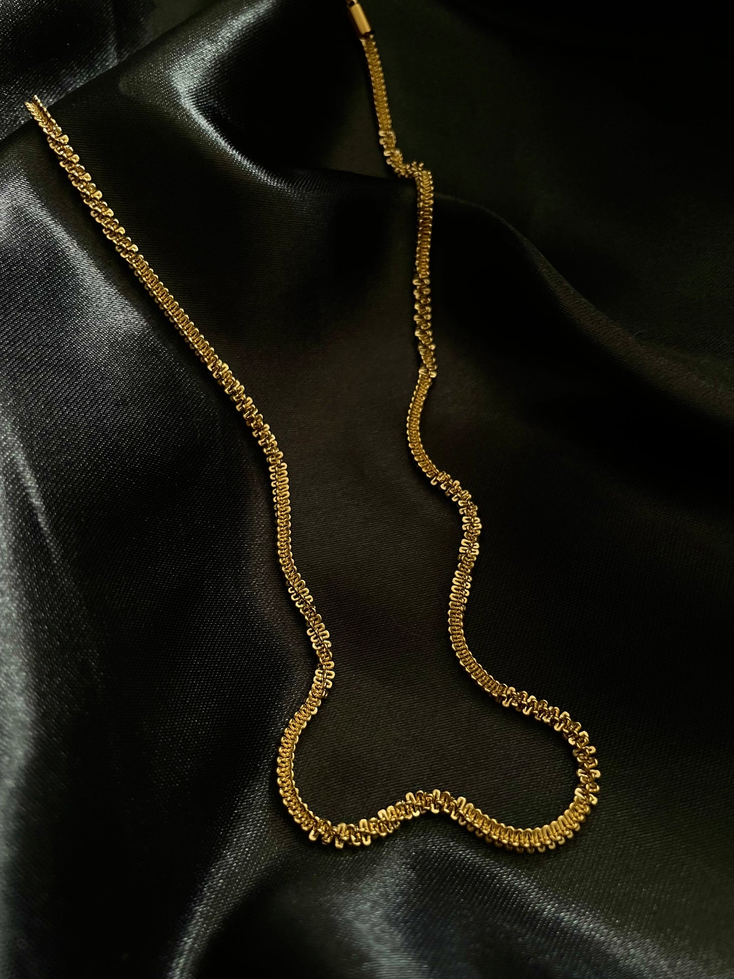 ELEKTRIK NECKLACE