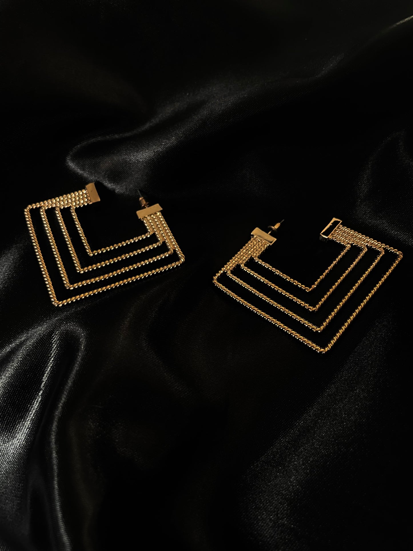 PYRAMIDZ EARRING