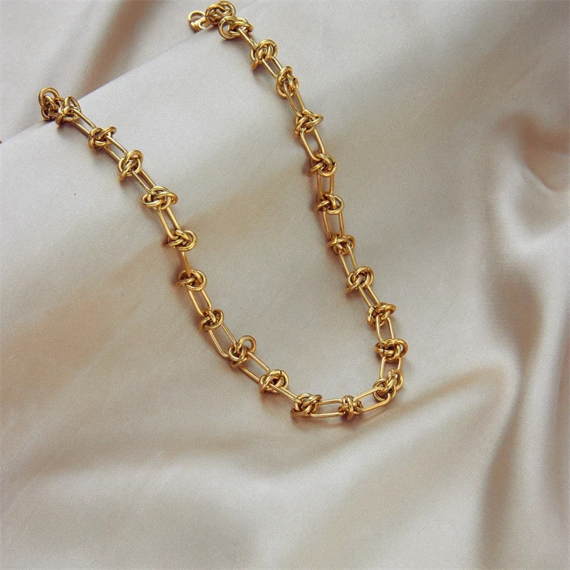 KNOTTED UP NECKLACE
