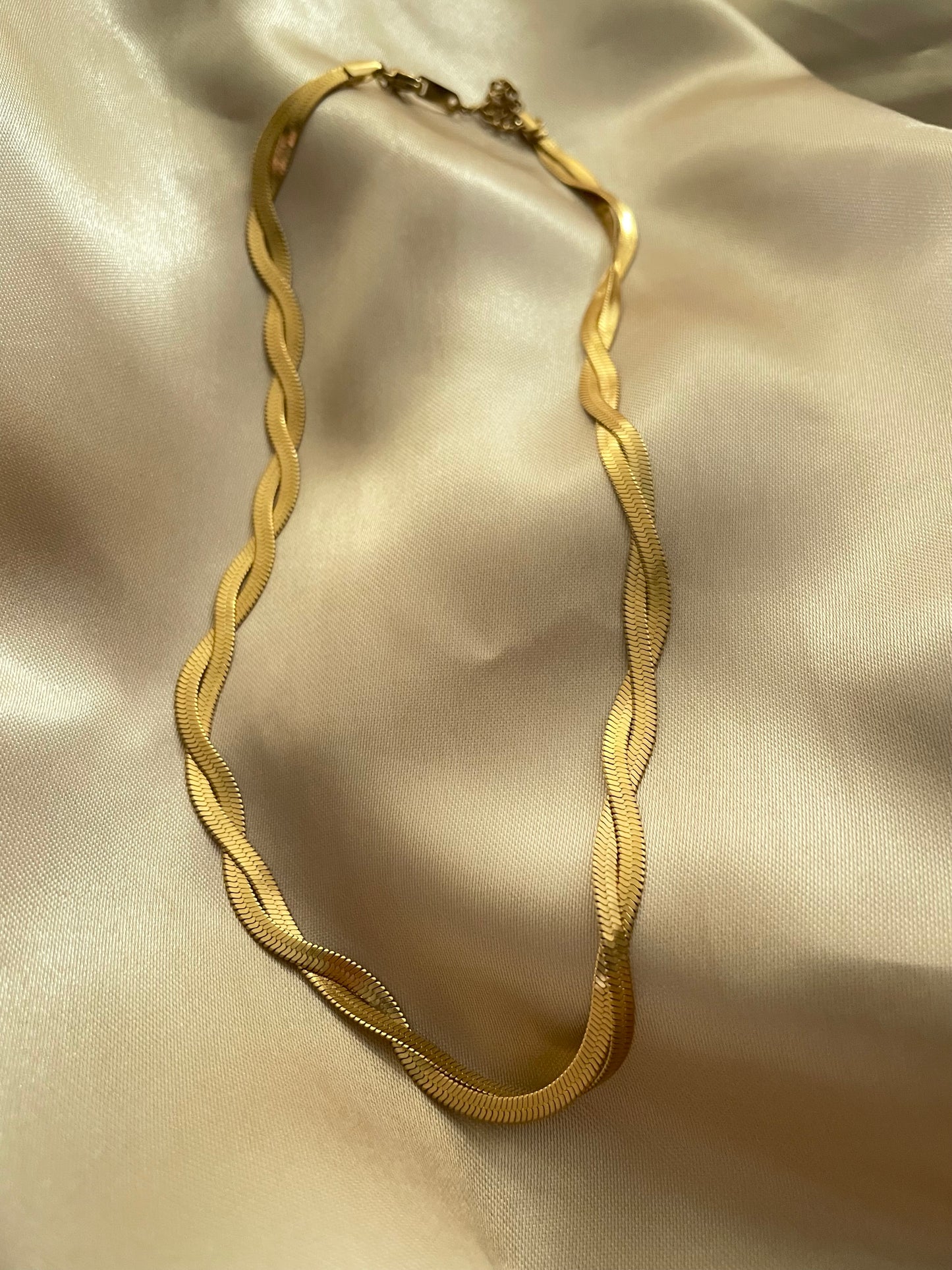 EVE NECKLACE