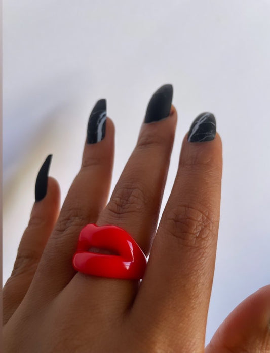 SMOOCH RING
